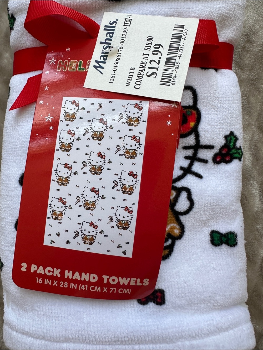 Hello Kitty Gingerbread Hand Towels - Picture 2 of 3